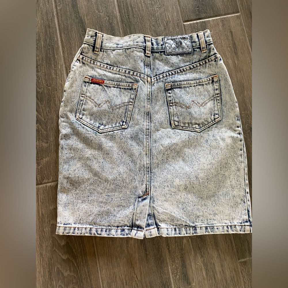 Vintage Jordache White Wash Denim Skirt with Lace Heart! 7/8 💙 - Picture 5 of 8
